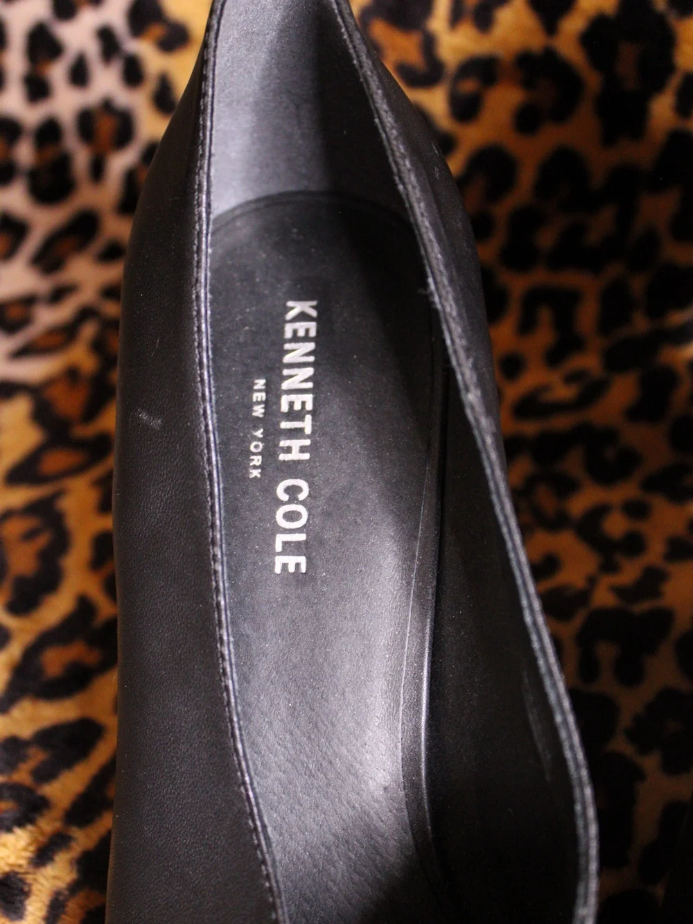 Kenneth Cole Women's Black Pointed-Toe Pumps
